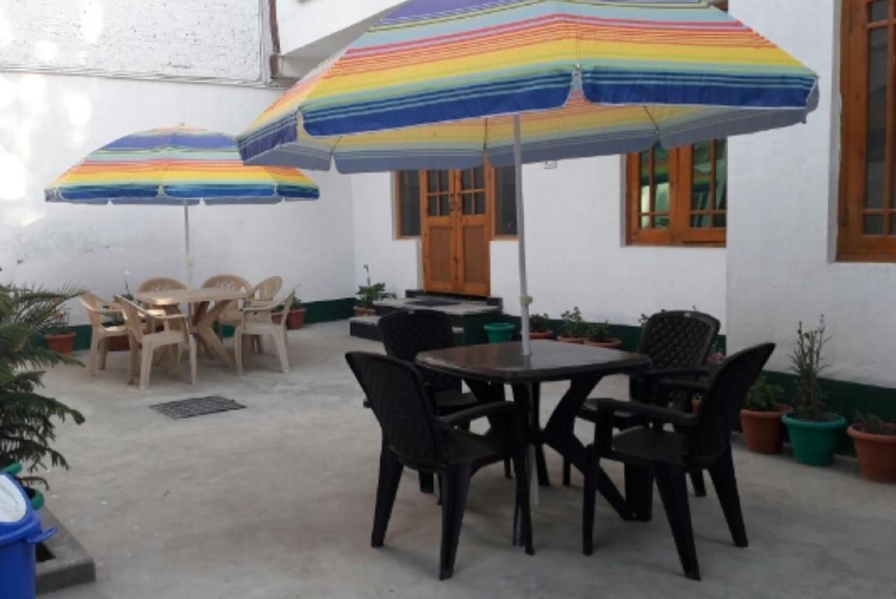 Hotel Monson Srīnagar Kültér fotó